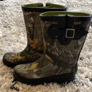 Magellan Outdoors Youth Camo Rubber Boots Size 1